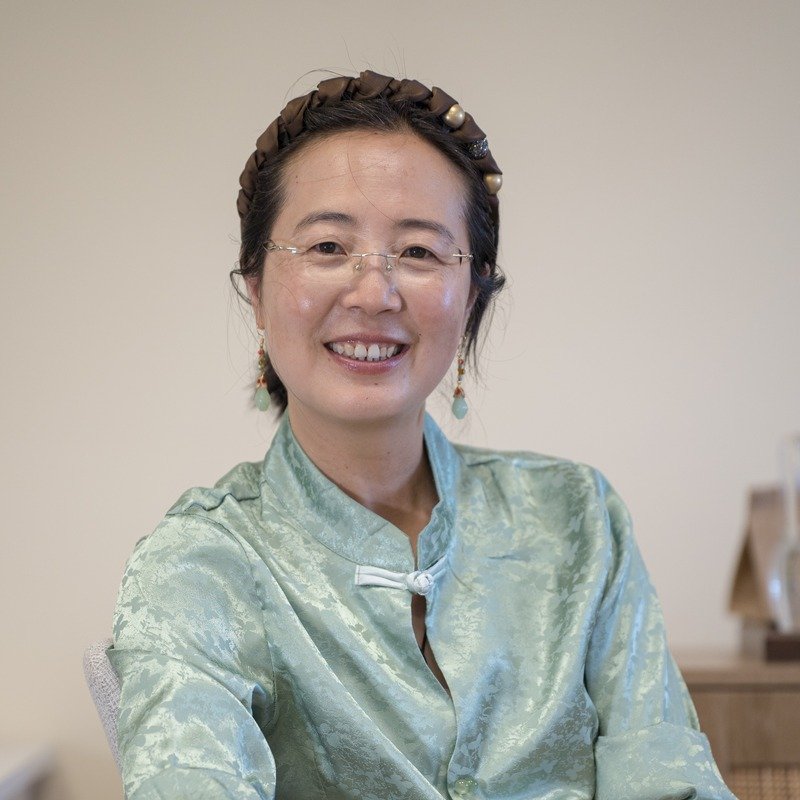 Kopfmassage im Büro – TCM-Massage bei LingQi München, Qiong Qian-Morchner
